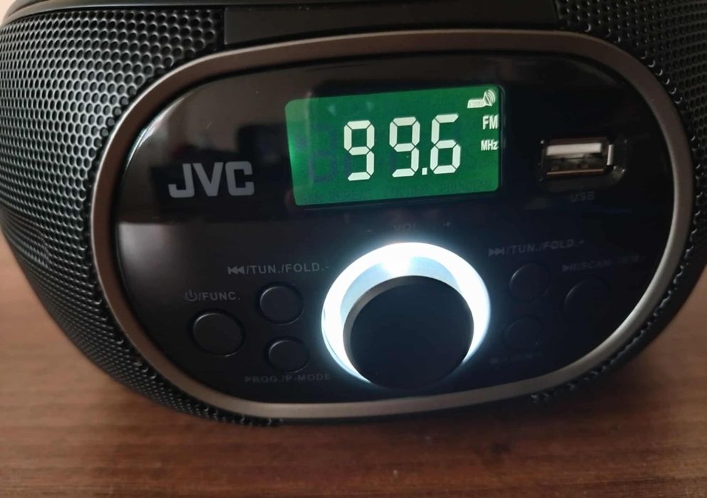 Vând Radio CD JVC