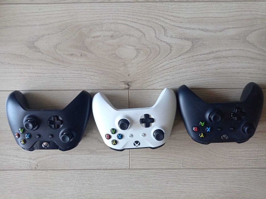 X BOX ONE +3 controlere + 2 jocuri