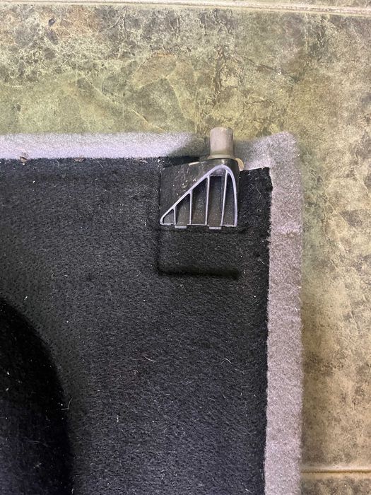 Оригинална кора на багажник VW Caddy 2K