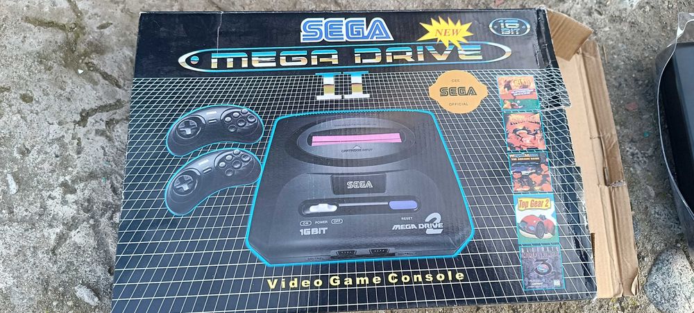 Игровая приставка SEGA co встроенными играми