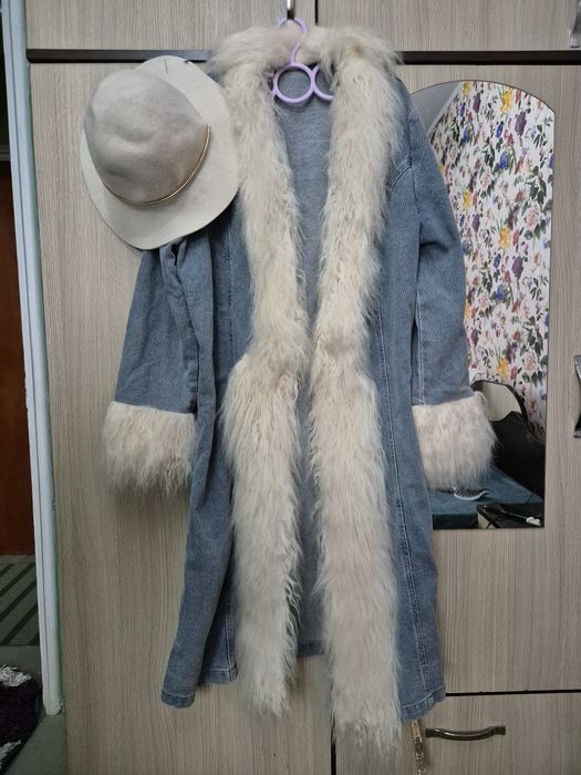 Palton Denim cu blănița  si pălarie H&M