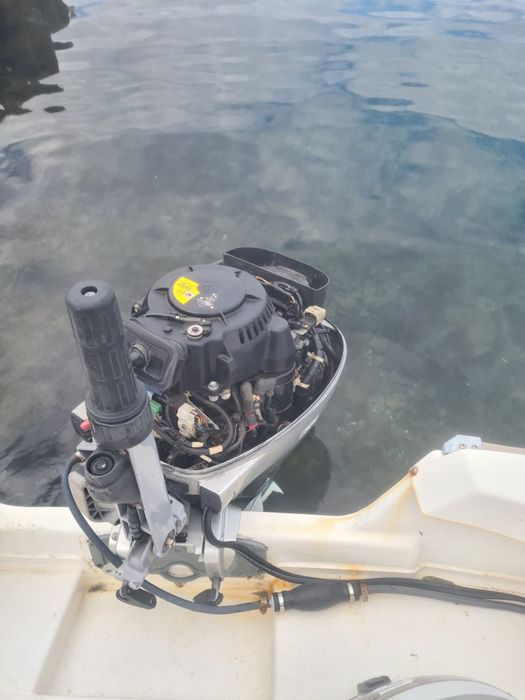 Извън бордов двигател