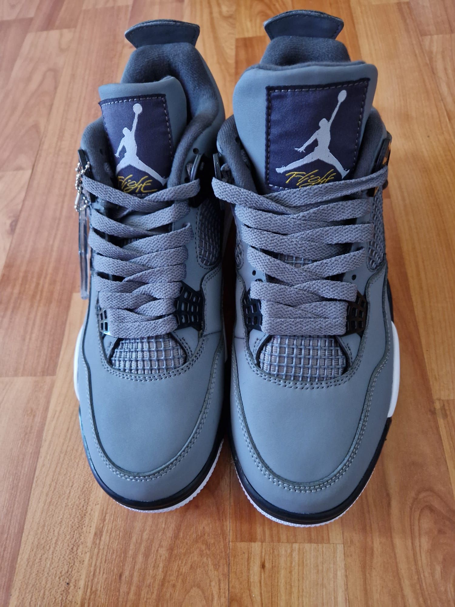 Adidași Jordan retro patru