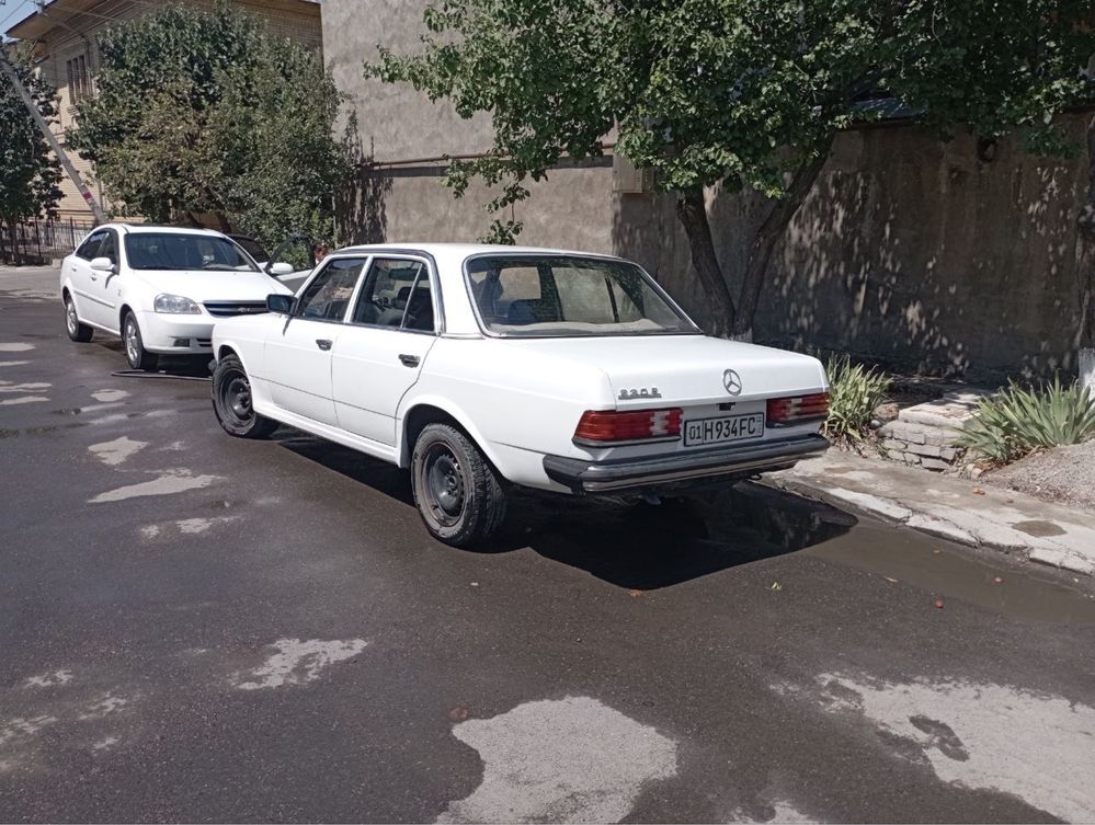 Mercedens benz w123 kuzov 1982 yil