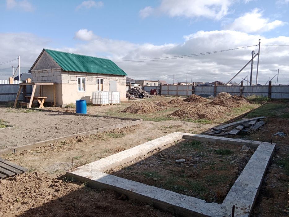 Продам участок с времянкой, вода и свет есть.