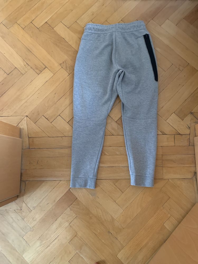 Pantaloni Nike tech