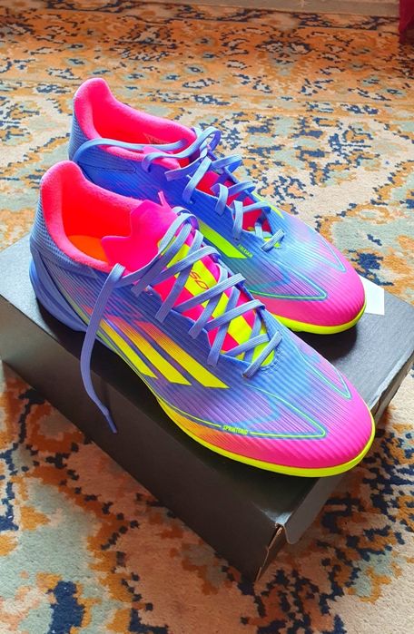 De vânzare F50 Footbal multicolor 2025