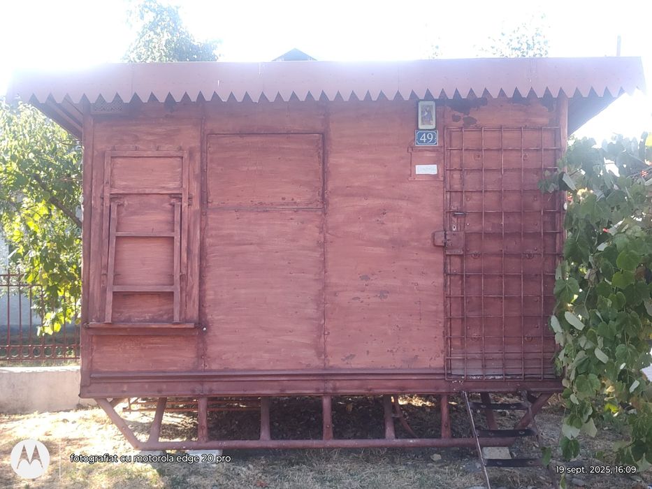 Vând baracă metalică