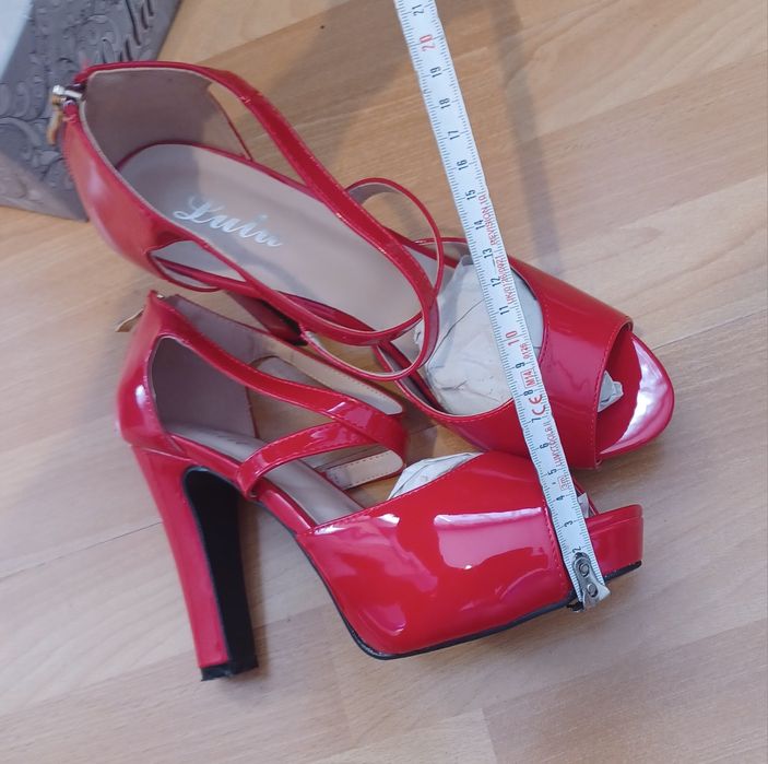 Sandale rosii elegante, cu platforma