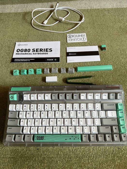 Tastatura mecanica fara fir iQunix OG80 Wormhole, RGB, Gold Pink