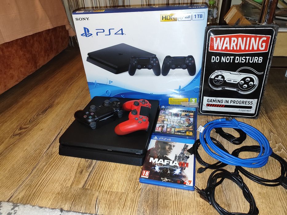 PS4 slim 1TB, 2 controlere