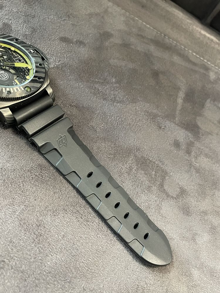 Масивен часовник Panerai