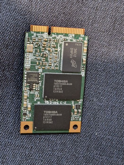 SSD 256 G pentru laptop.  Fara informații suplimentare.