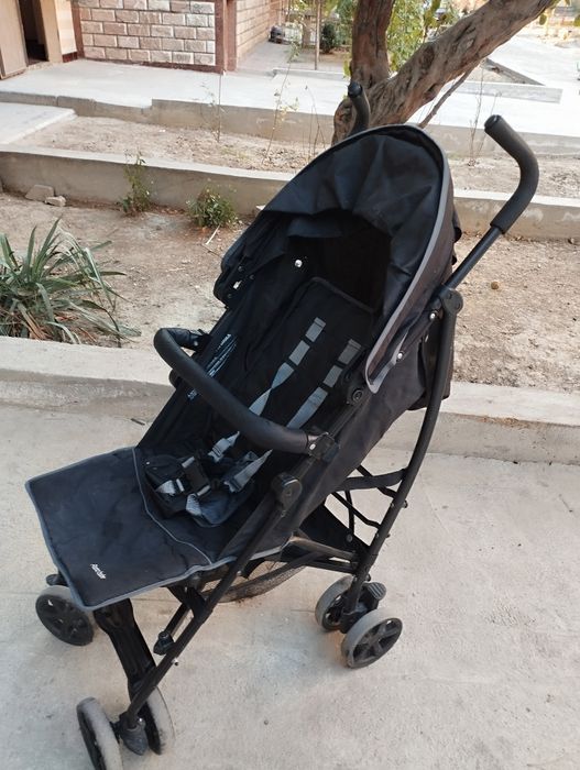 Коляска трость чёрного цвета