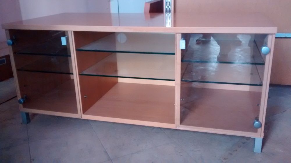 Продава се холен шкаф