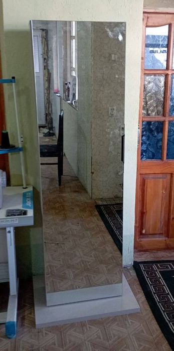 Зеркало шкаф купе с полочками