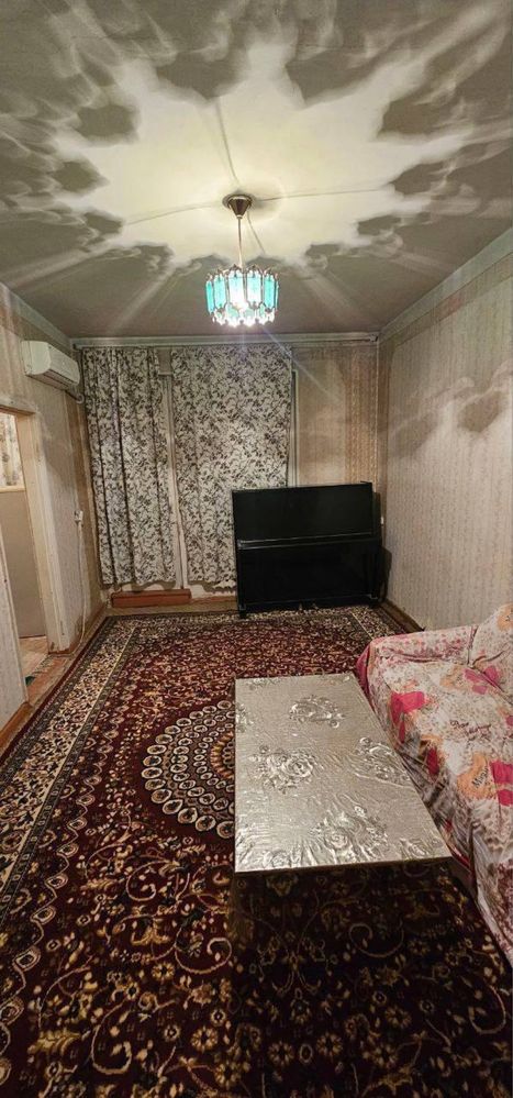 Чиланзар 11.  Продаю 1 комнатную квартиру. Срочно