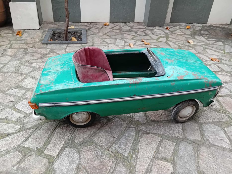 Ретро кола с педали москвич