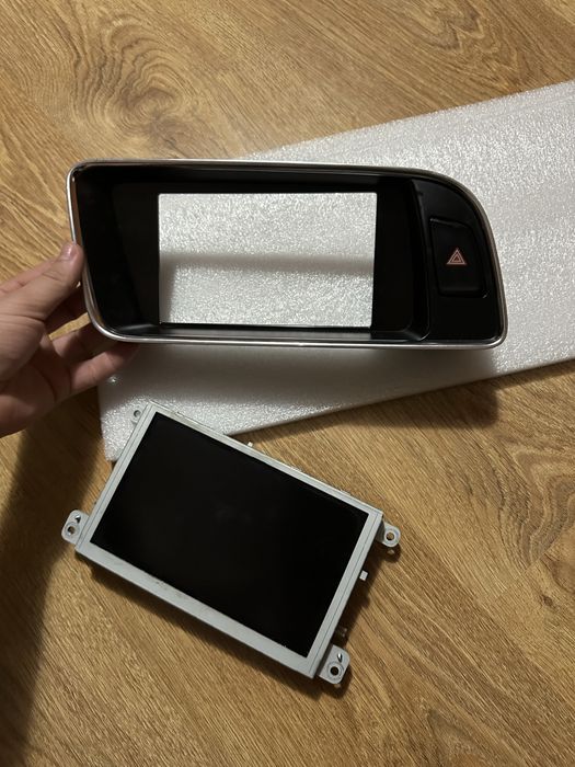 Vand display si ramă navigatie audi q5