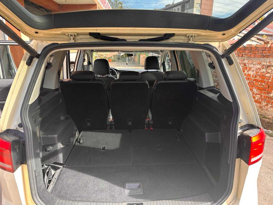 Продавам VW Touran 2.0 TDI 2019 DSG 116 к.с.