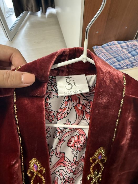 Продаю очень красивый бешпент от сыргалым