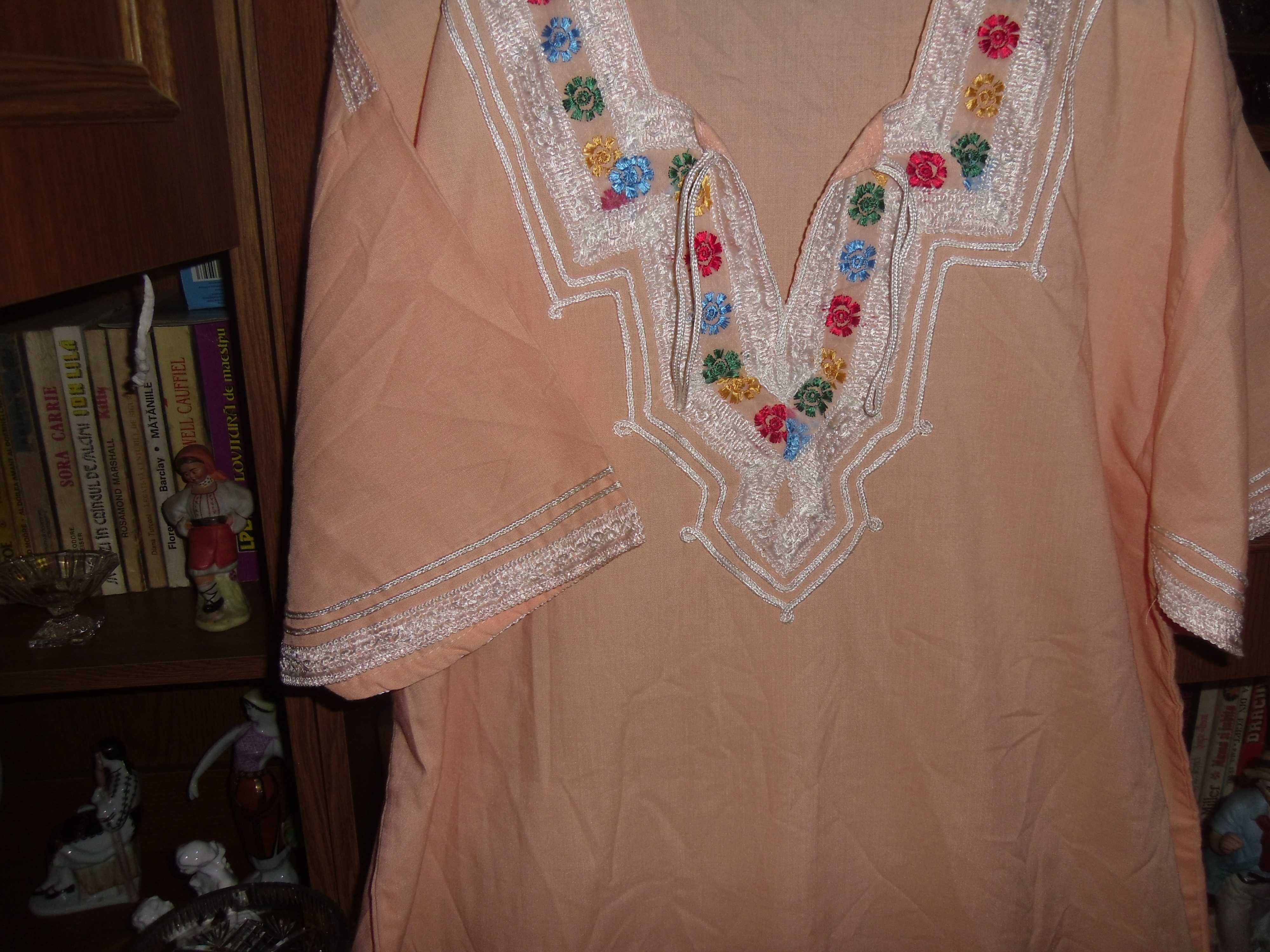 rochita orientala.cusuta de mana,vechi