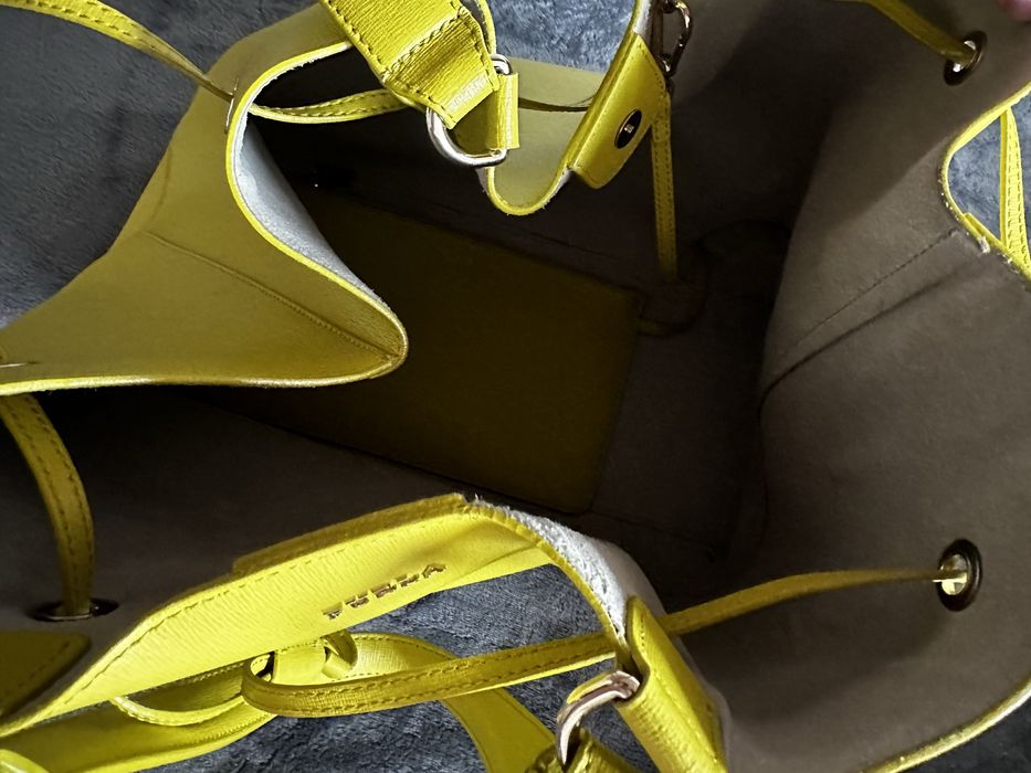 Неонова чанта Furla