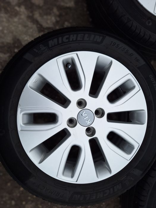 Оригинални Кия-16цола-4/100-с гуми