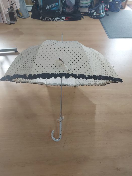 Декоративен и атрактивен чадър