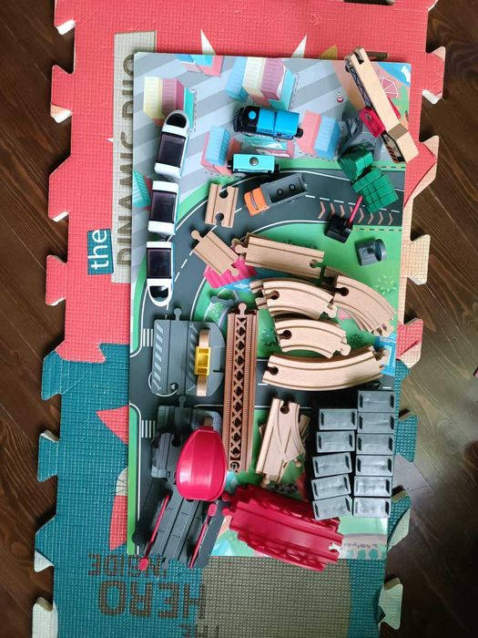 Hape - Дървена влакова композиция с маса