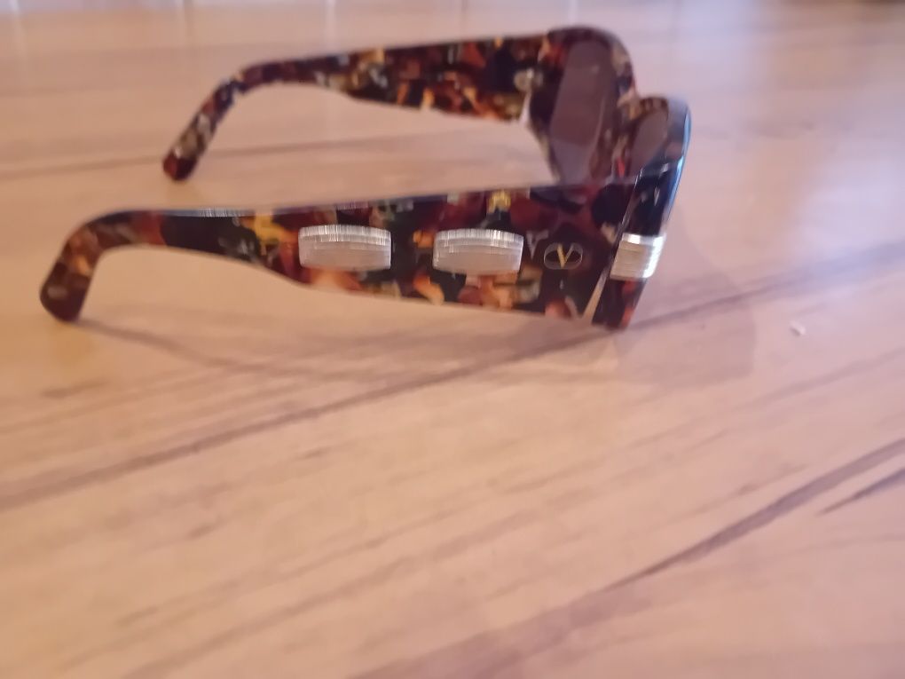 Vând Agate margele, bijuterii și ochelari Christian Dior
