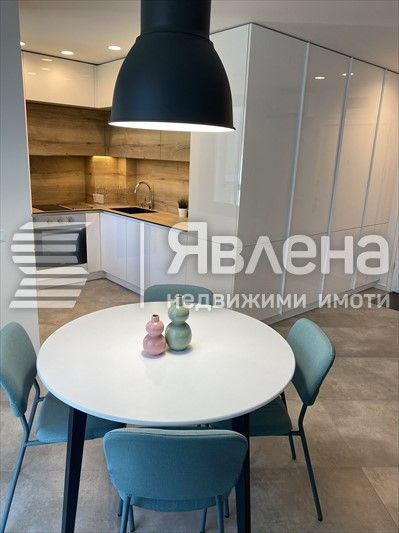 Дава се под наем Двустаен апартамент в Варна, Гръцка махала - 60 кв.м за 920 € - Снимка #1