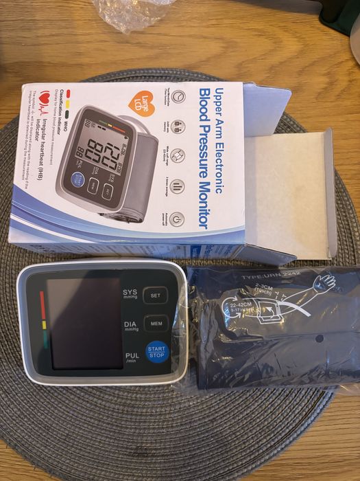 Tensiometru de brat - Afisaj mare LCD, functie memorie, puls neregulat