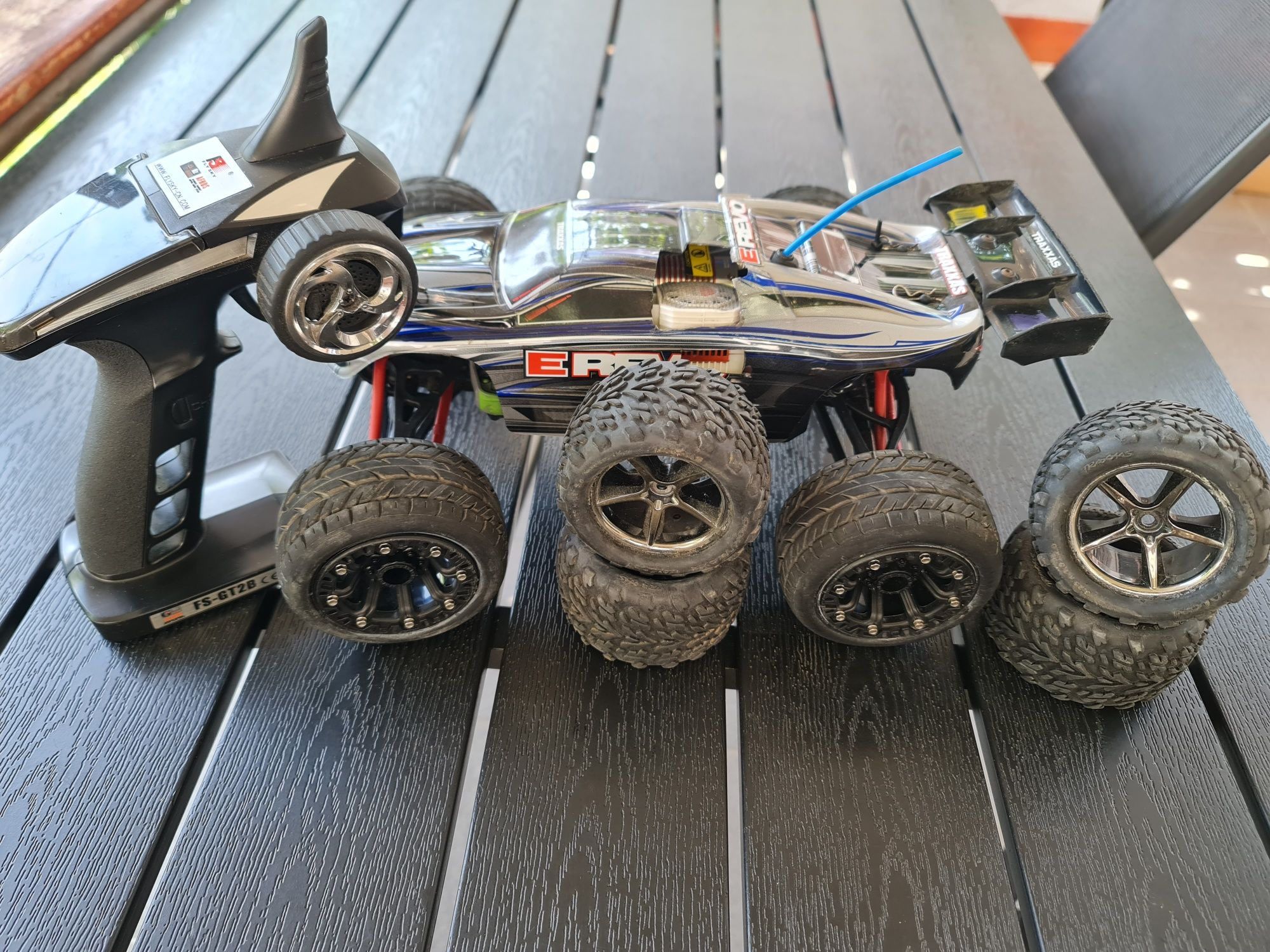 Traxxas e-revo rc model