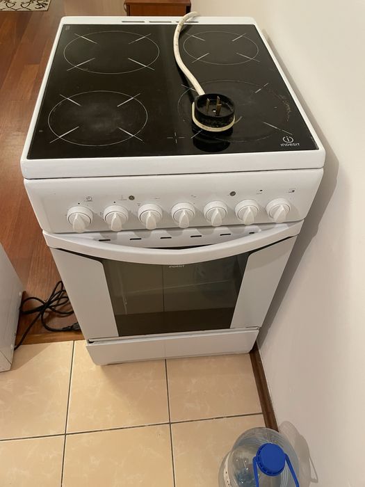 Продам электро плиту