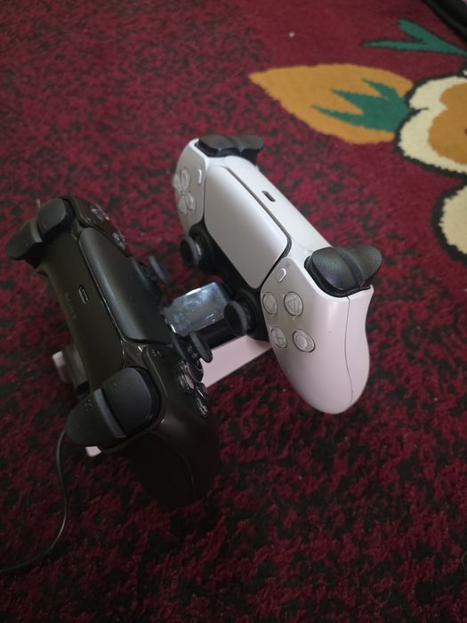 Ps5 sotiladi karobka xamma narsasi bor