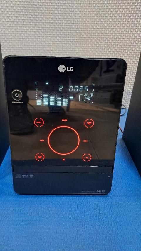 Аудио система LG с USB ,върхов модел.висок клас-240лв