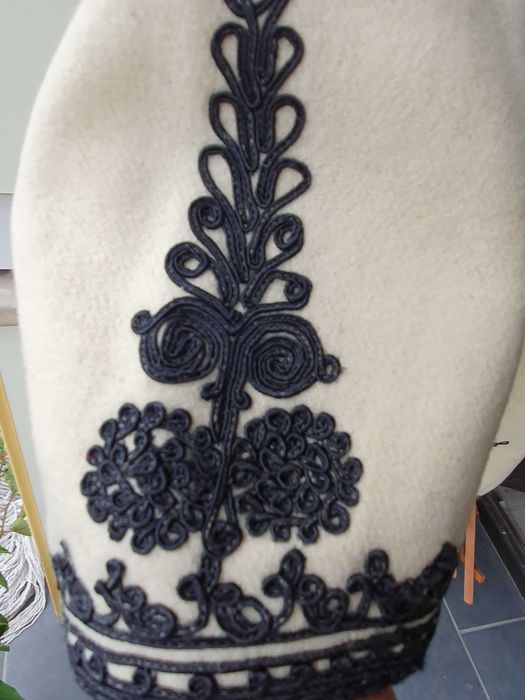 Costum de Gorj cu fir metalic si haina schilereasca/ie Gorj cu fir