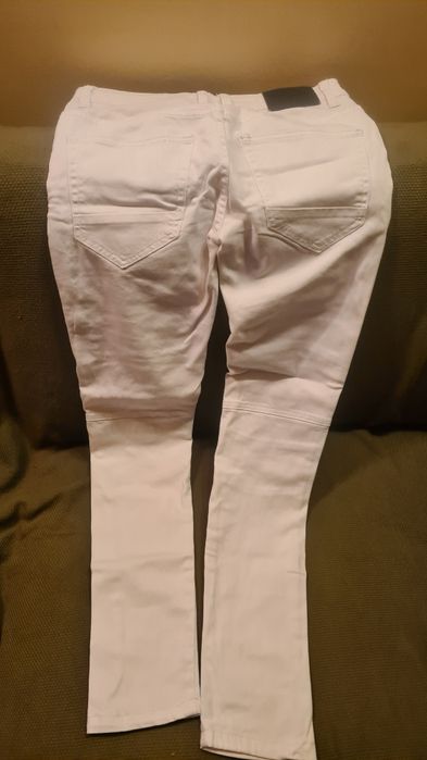 Pantaloni  băieți culoare alba, (tip blugi) marca JOHN H