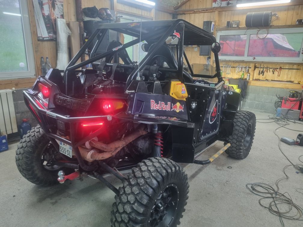 Vând polari rzr 900 cc an 2011