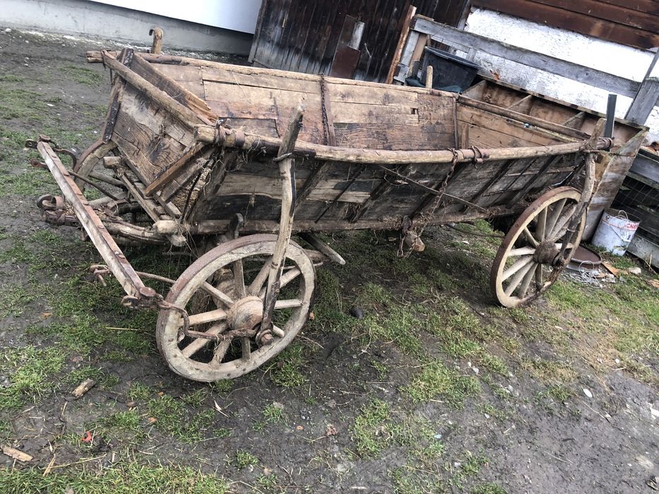 Caruta veche din lemn de vanzare