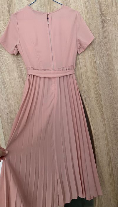 Rochie cu pliuri si cordon in talie