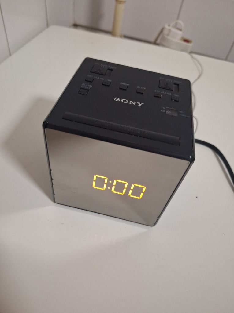 Radio cu ceas SONY, negru,,,