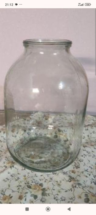 Продам банки 2х и 3х литровые.