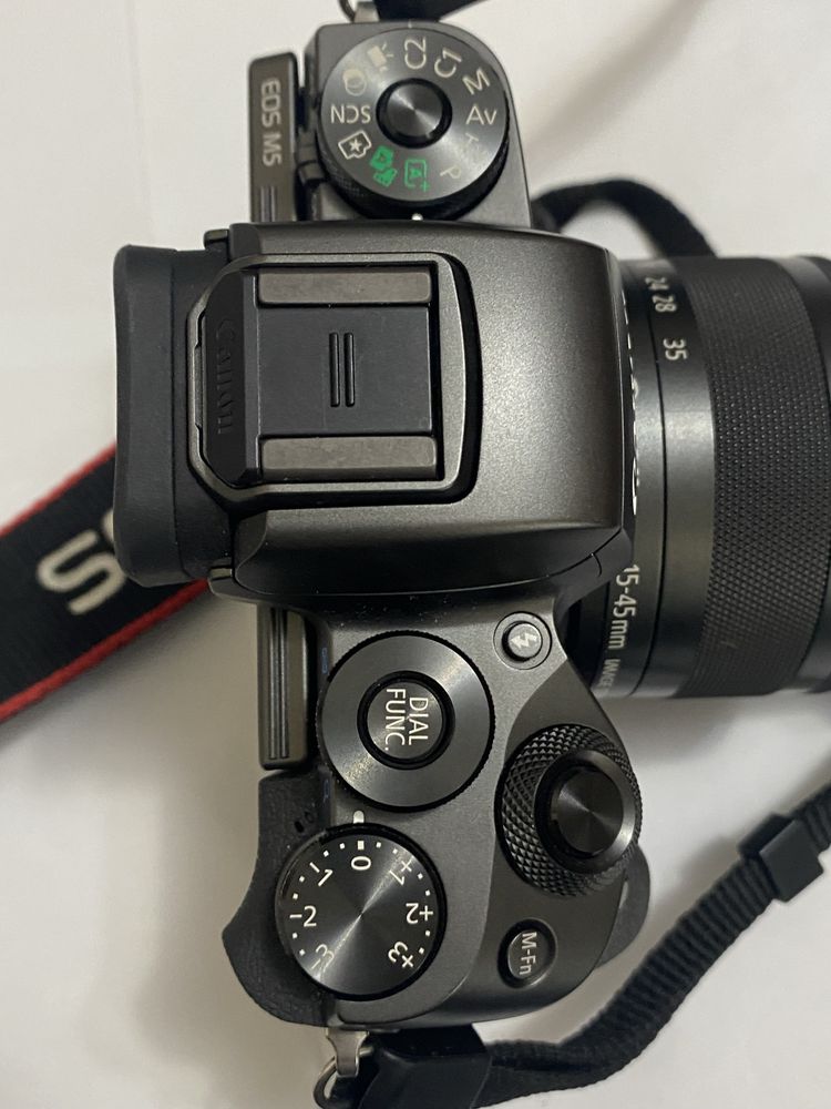 Canon EOS M5 Aparat Foto Mirrorless 24MP obiectiv 15-45