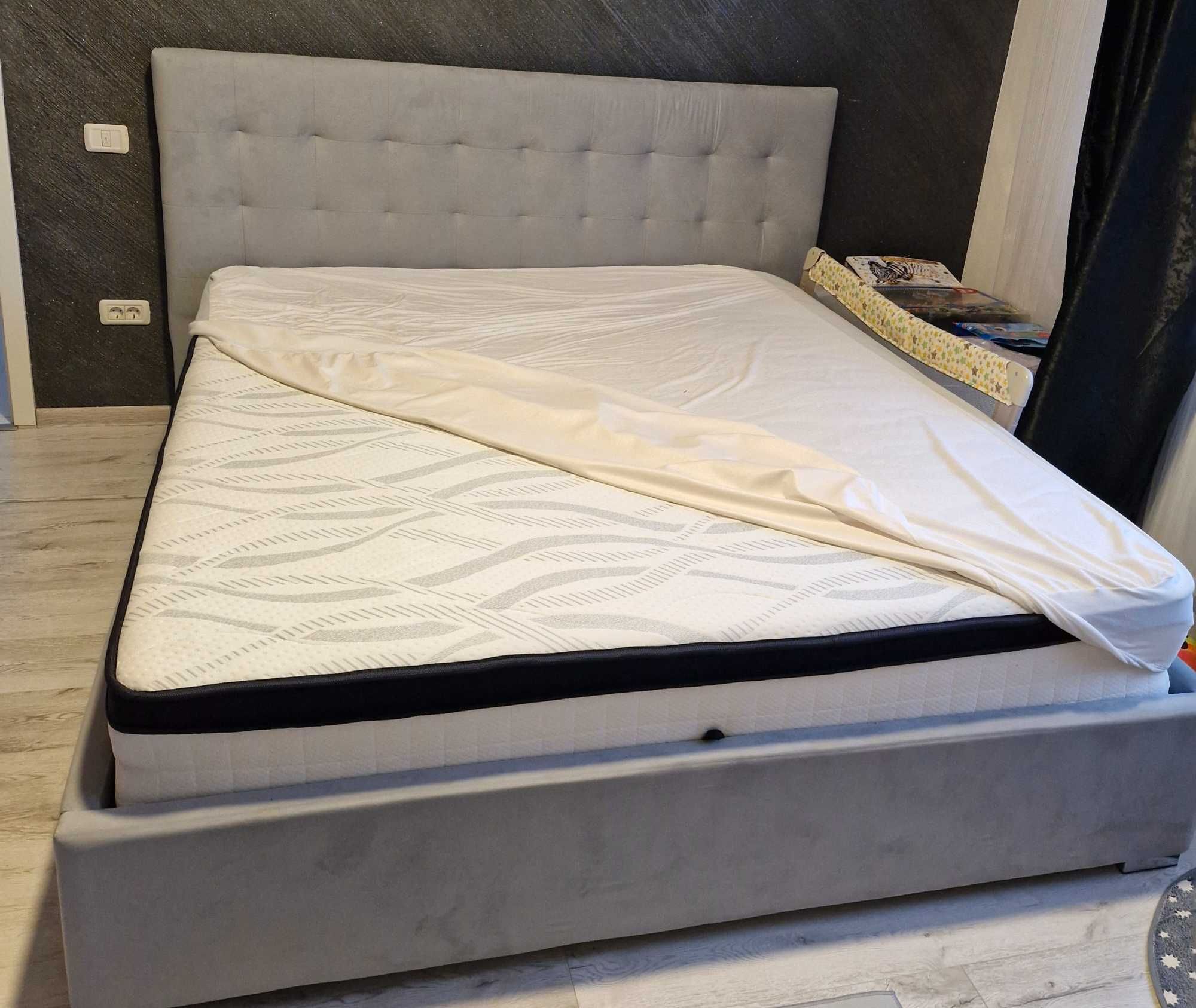 Pat matrimonial cu saltea si canapea extensibila