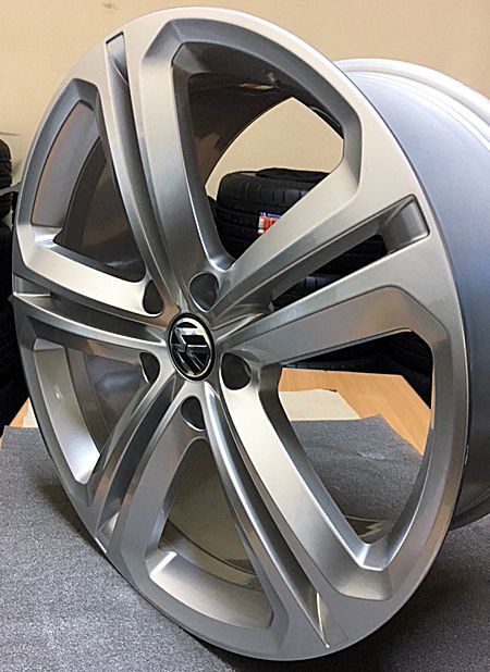 Jante Originale VW Touareg V6 pe 21 inch cu Anvelope de Vara Dunlop