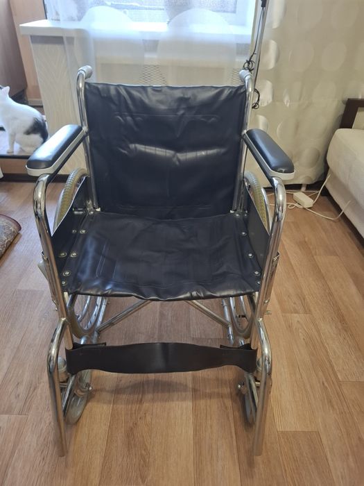 Коляска для перевозки больного.