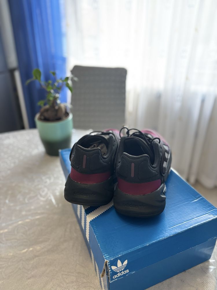 Обувки adidas Ozelia