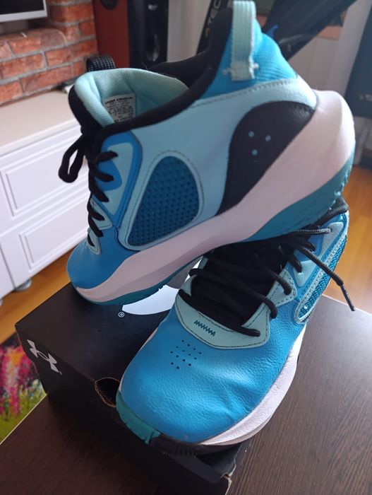 Adidași Under Armour